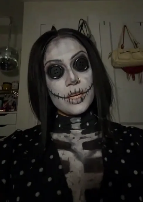 Coraline Makeup AI · Button Eyes